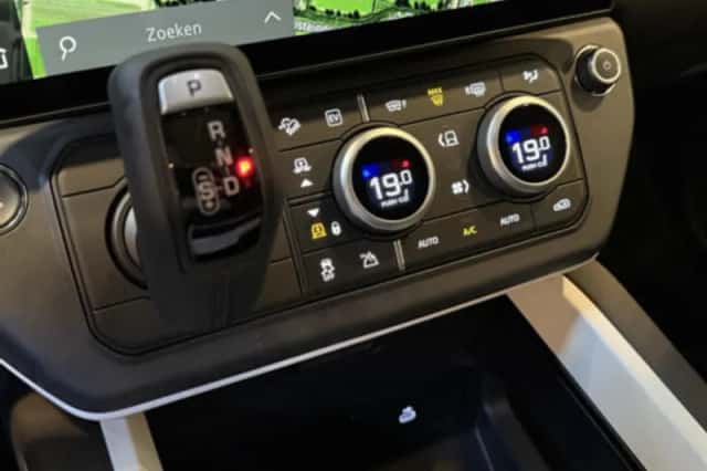 Land Rover Defender (2026) thumbnail 32