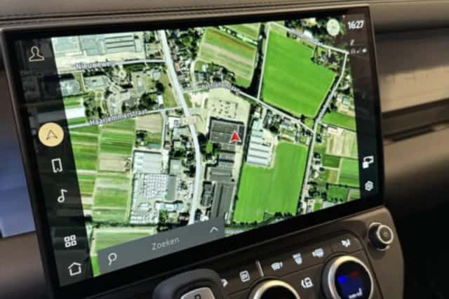 Land Rover Defender (2024) thumbnail 29