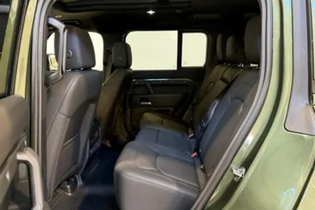 Land Rover Defender (2024) thumbnail 34