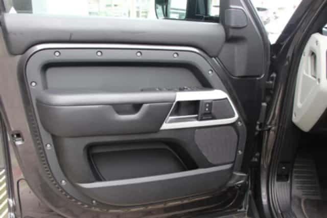Land Rover Defender (2024) thumbnail 53