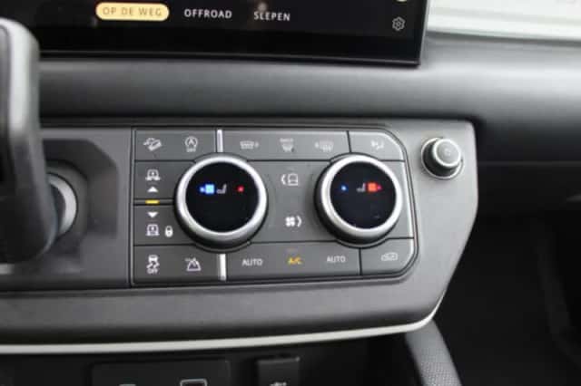 Land Rover Defender (2024) thumbnail 66