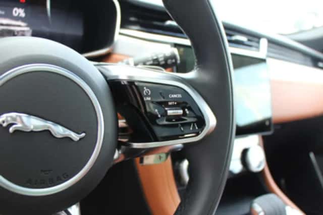 Jaguar F-Pace (2019) thumbnail 29