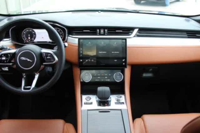 Jaguar F-Pace (2019) thumbnail 31