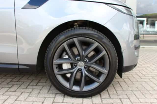 Land Rover Range Rover Sport (2023) thumbnail 5