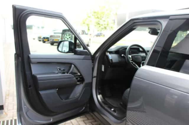 Land Rover Range Rover Sport (2023) thumbnail 9