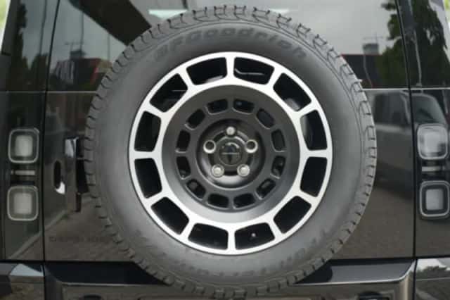 Land Rover Defender (2026) thumbnail 5
