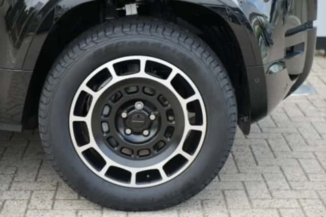 Land Rover Defender (2026) thumbnail 6