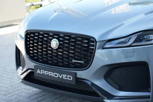Jaguar F-Pace (2024) thumbnail 4
