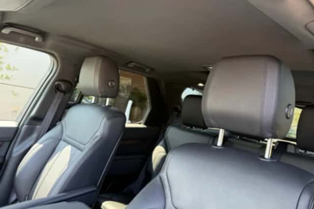 Land Rover Discovery (2018) thumbnail 6