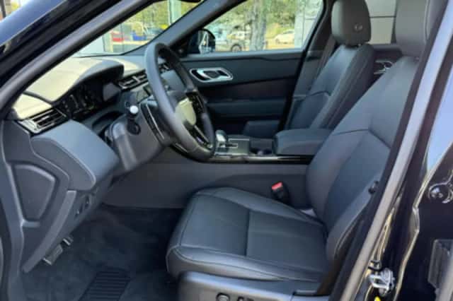 Land Rover Range Rover Velar (2026) thumbnail 5