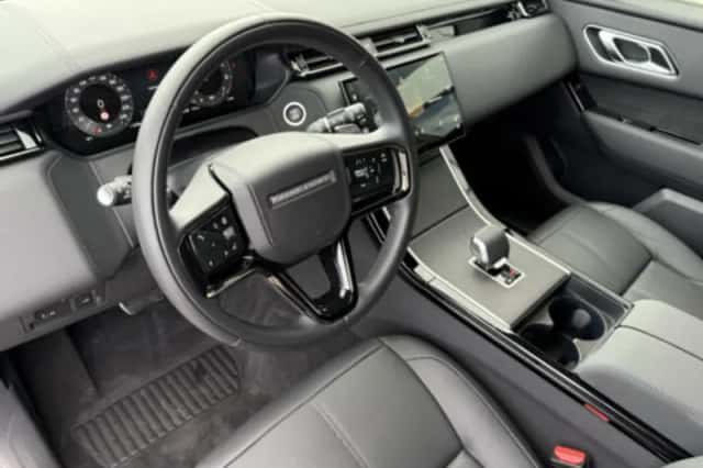 Land Rover Range Rover Velar (2026) thumbnail 6