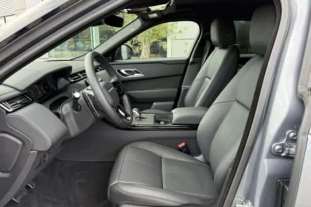 Land Rover Range Rover Velar (2026) thumbnail 5
