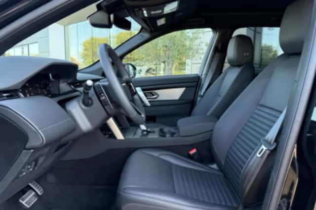 Land Rover Discovery Sport (2026) thumbnail 5