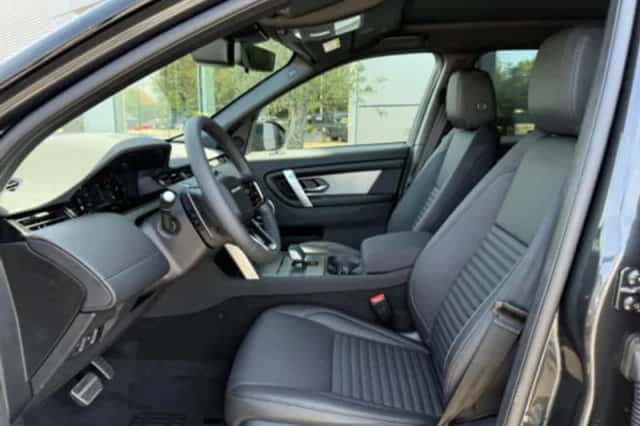 Land Rover Discovery Sport (2026) thumbnail 5