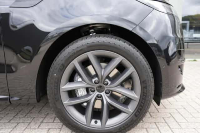 Land Rover Range Rover Sport (2026) thumbnail 5