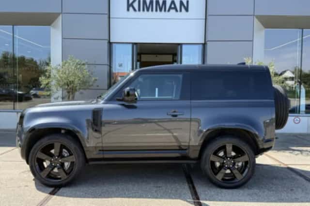 Land Rover Defender (2024) thumbnail 3