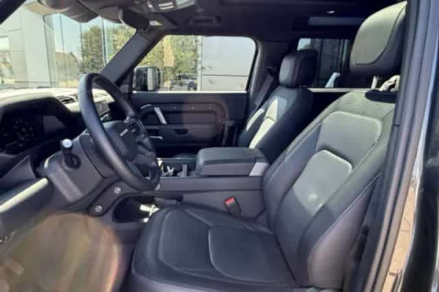 Land Rover Defender (2024) thumbnail 5