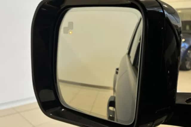 Land Rover Defender (2026) thumbnail 6