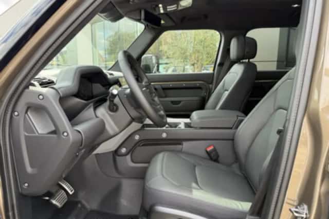 Land Rover Defender (2026) thumbnail 5