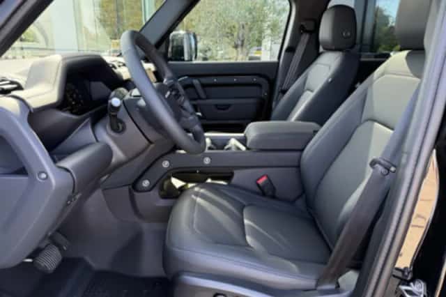 Land Rover Defender (2026) thumbnail 2
