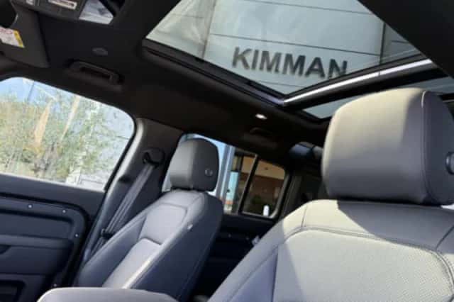 Land Rover Defender (2026) thumbnail 3