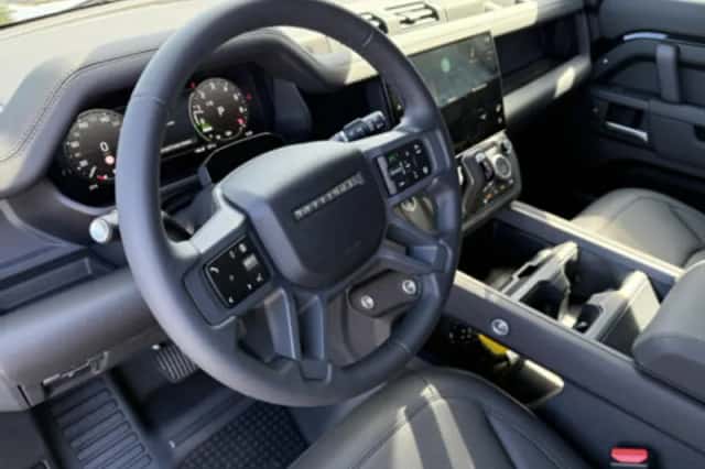 Land Rover Defender (2026) thumbnail 4