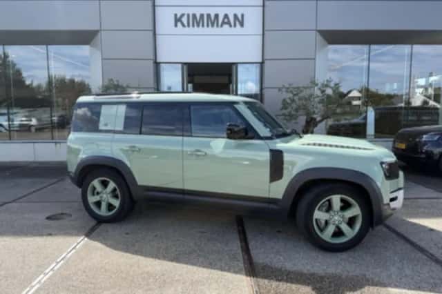 Land Rover Defender (2023) thumbnail 2