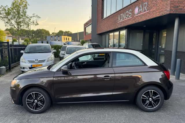 Audi A1 (2010) thumbnail 2
