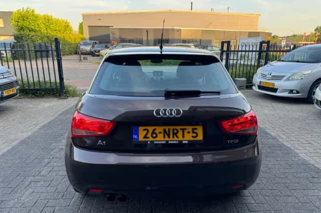 Audi A1 (2010) thumbnail 4