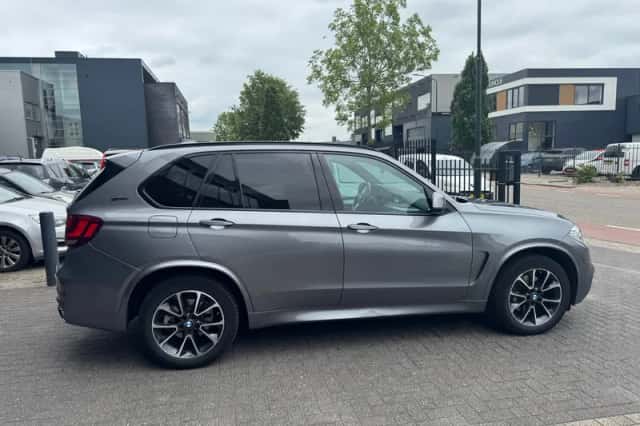 BMW X5 (2017) thumbnail 6