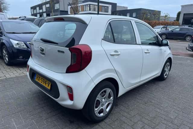 Kia Picanto (2018) thumbnail 5