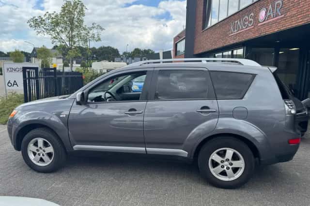 Mitsubishi Outlander (2008) thumbnail 2
