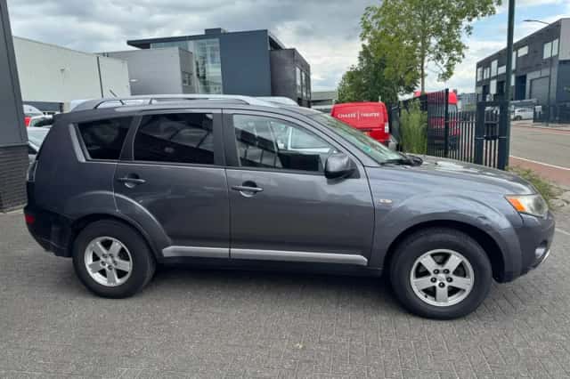 Mitsubishi Outlander (2008) thumbnail 6