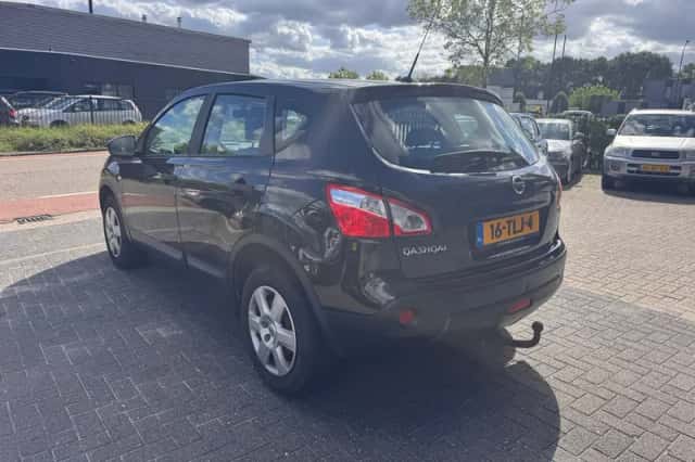 Nissan Qashqai (2012) thumbnail 3