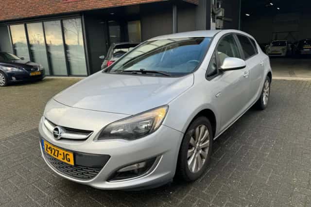 Opel Astra (2013) thumbnail 1