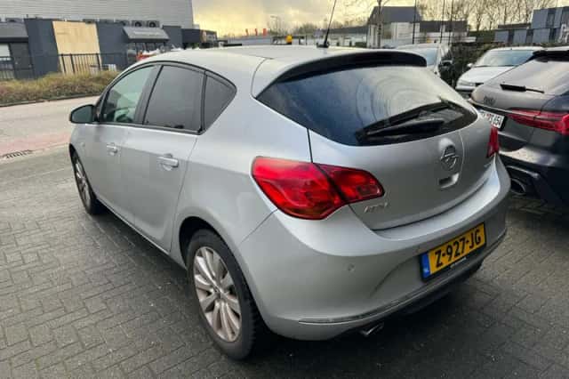 Opel Astra (2013) thumbnail 3