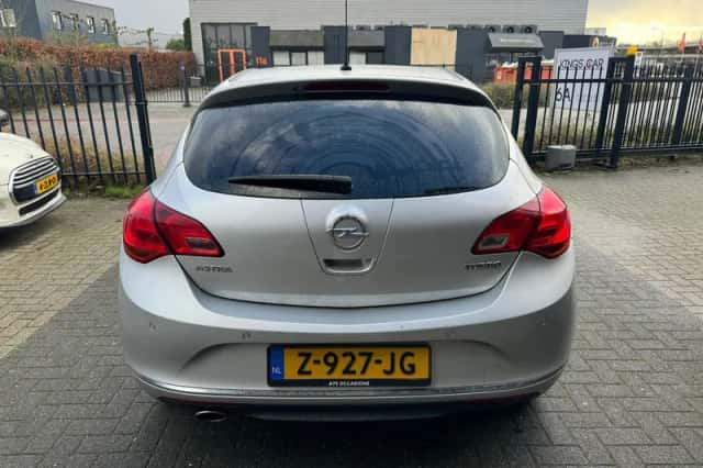 Opel Astra (2013) thumbnail 4