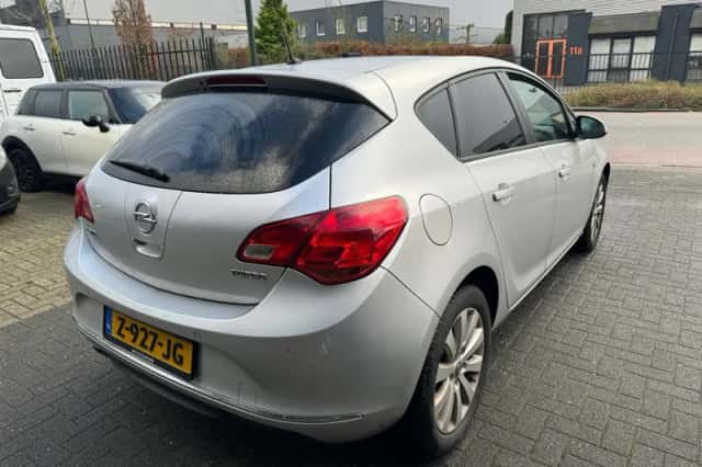 Opel Astra (2013) thumbnail 5