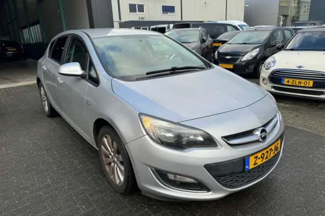 Opel Astra (2013) thumbnail 6