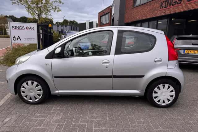Peugeot 107 (2012) thumbnail 2