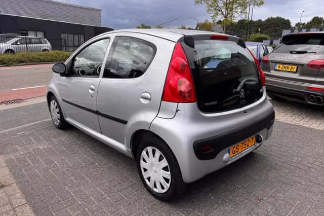 Peugeot 107 (2012) thumbnail 3