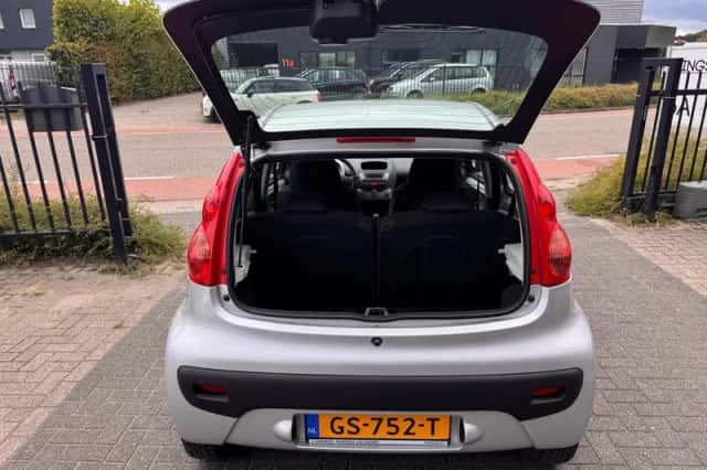Peugeot 107 (2012) thumbnail 5