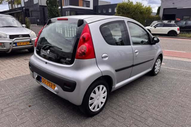 Peugeot 107 (2012) thumbnail 6