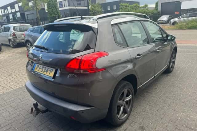 Peugeot 2008 (2015) thumbnail 5