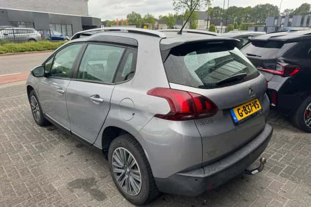 Peugeot 2008 (2017) thumbnail 3