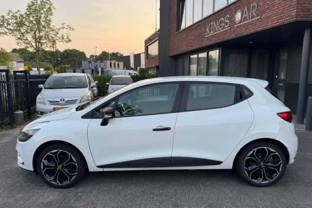 Renault Clio (2016) thumbnail 2