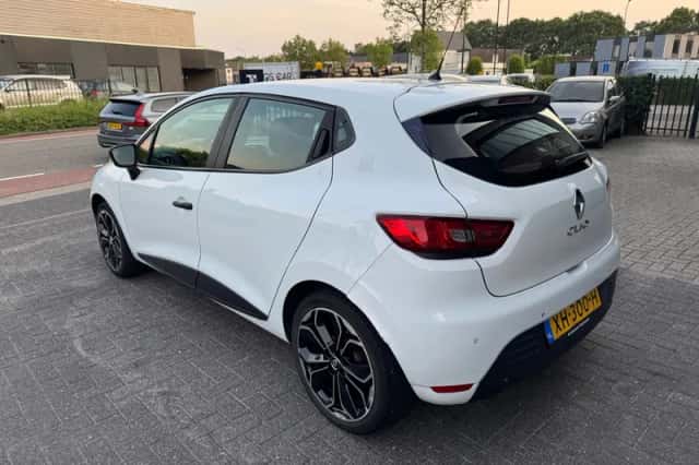 Renault Clio (2016) thumbnail 3