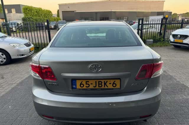 Toyota Avensis (2009) thumbnail 4