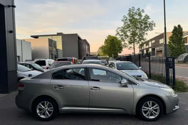Toyota Avensis (2009) thumbnail 6