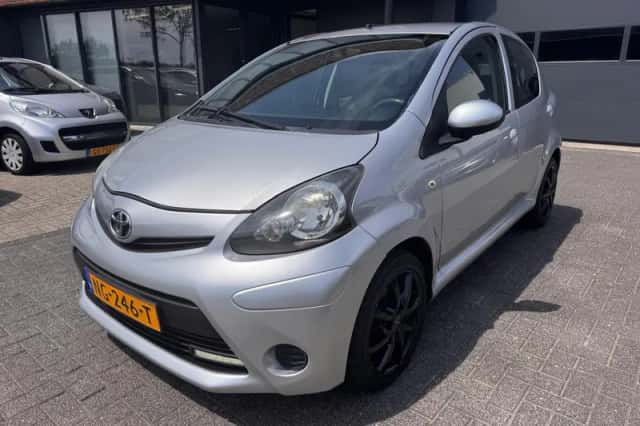 Toyota Aygo (2012) thumbnail 1